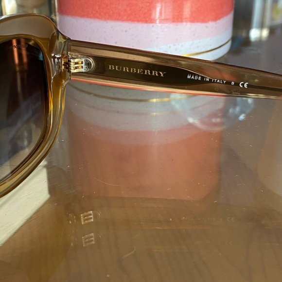 Burberry Sunglasses - Picture 6 of 7